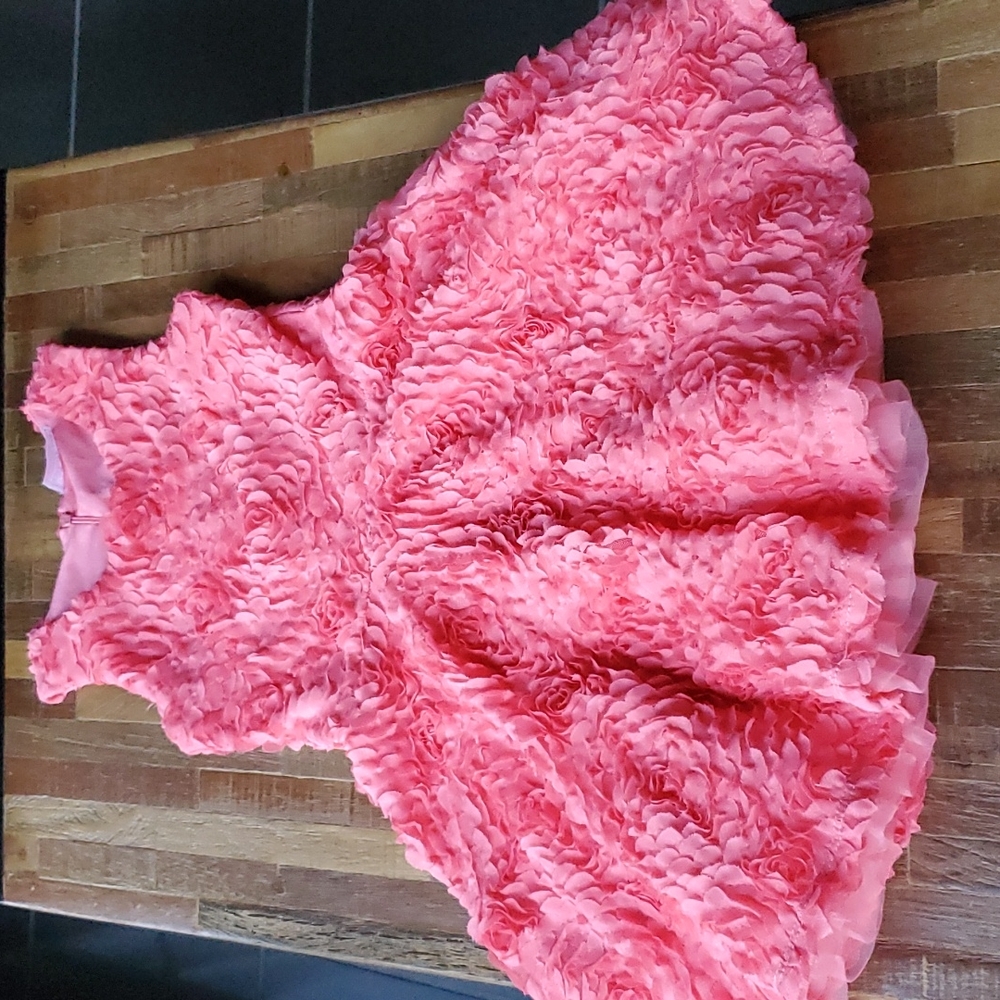 Knit Works Girls' Pink Flowery Petal Sewn Dress. Size 5.